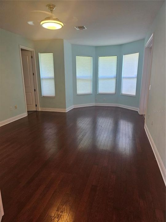 For Sale: $400,000 (3 beds, 3 baths, 2801 Square Feet)