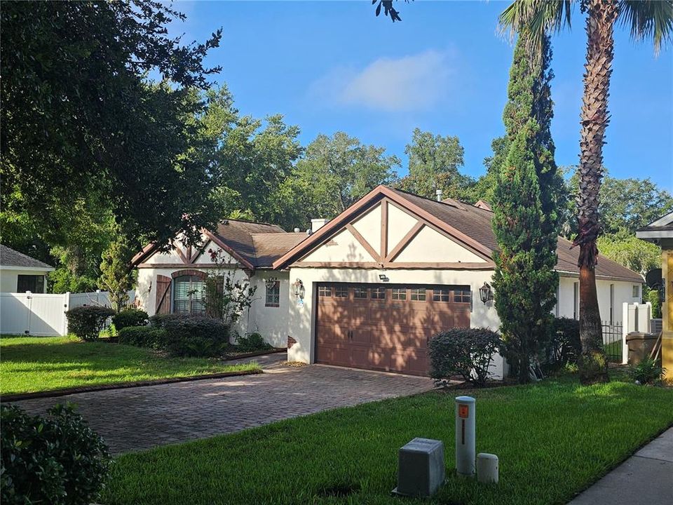 For Sale: $400,000 (3 beds, 3 baths, 2801 Square Feet)