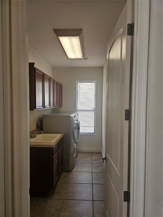 For Sale: $400,000 (3 beds, 3 baths, 2801 Square Feet)