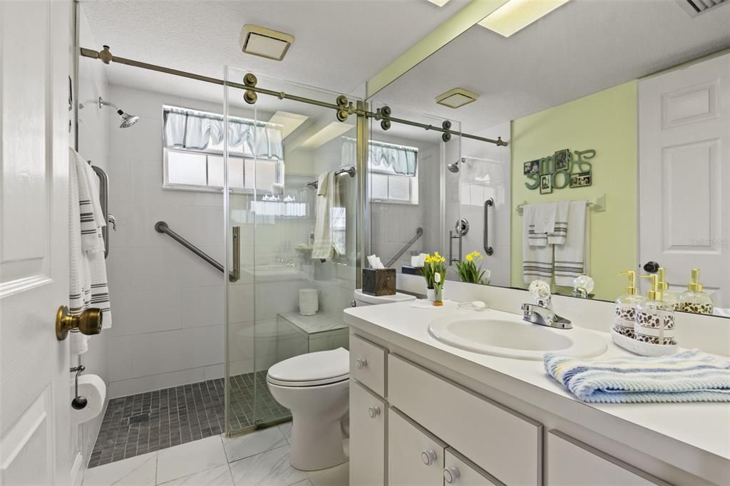 待售: $650,000 (2 贝兹, 1 浴室, 1160 平方英尺)