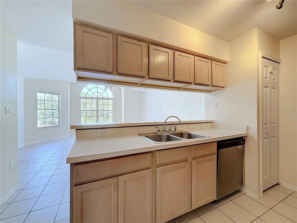 For Sale: $175,000 (3 beds, 2 baths, 1251 Square Feet)