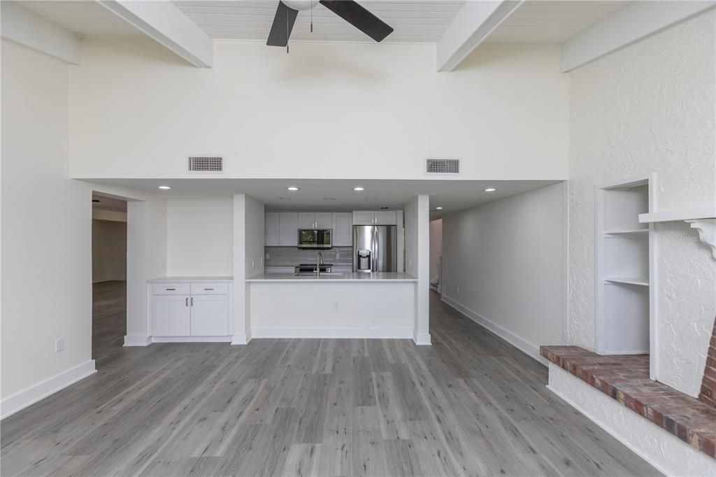 En Venta: $1,200,000 (5 camas, 3 baños, 2431 Pies cuadrados)