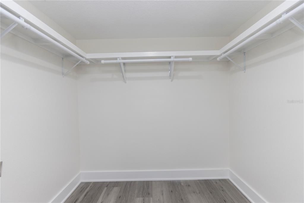 En Venta: $1,200,000 (5 camas, 3 baños, 2431 Pies cuadrados)