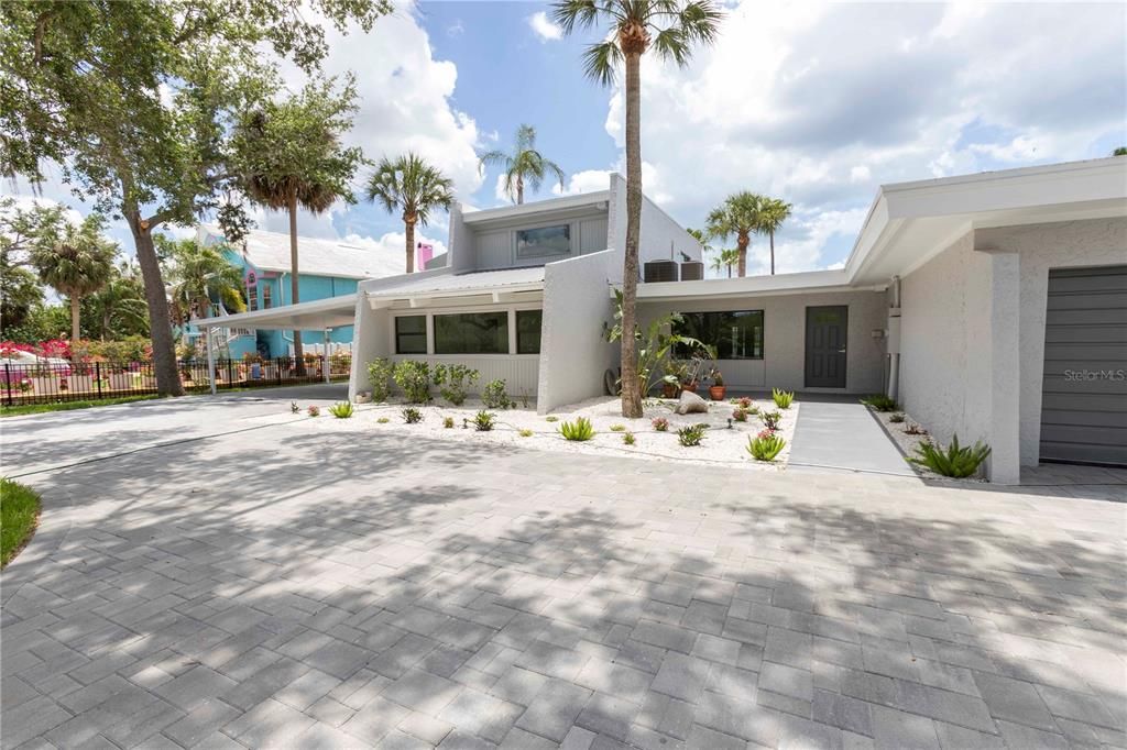 En Venta: $1,200,000 (5 camas, 3 baños, 2431 Pies cuadrados)