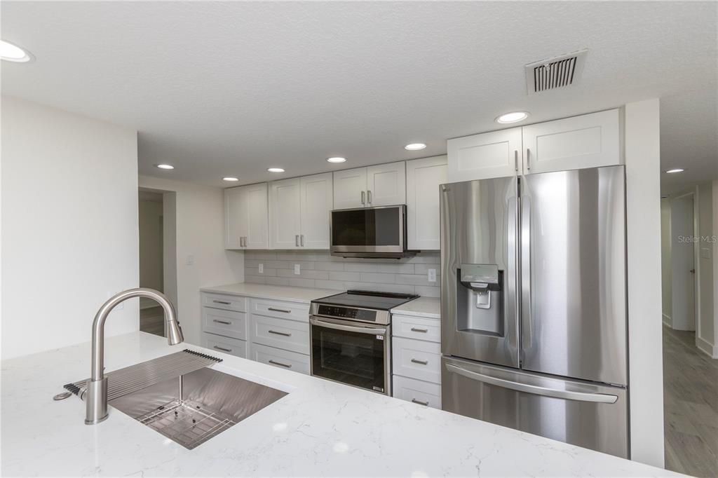 En Venta: $1,200,000 (5 camas, 3 baños, 2431 Pies cuadrados)
