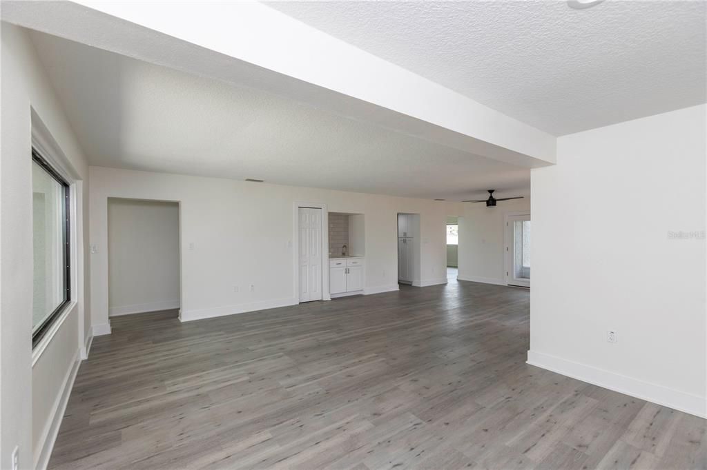 En Venta: $1,200,000 (5 camas, 3 baños, 2431 Pies cuadrados)