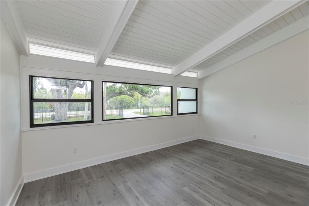 En Venta: $1,200,000 (5 camas, 3 baños, 2431 Pies cuadrados)