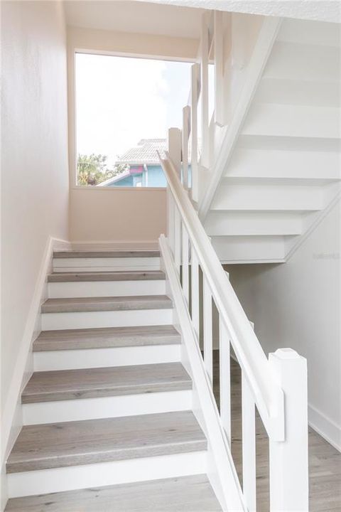 En Venta: $1,200,000 (5 camas, 3 baños, 2431 Pies cuadrados)