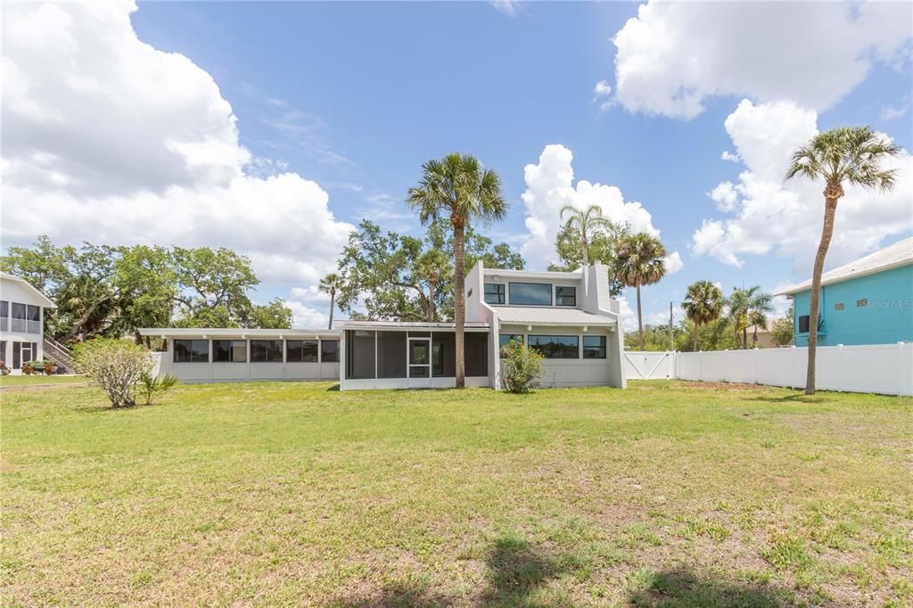 En Venta: $1,200,000 (5 camas, 3 baños, 2431 Pies cuadrados)