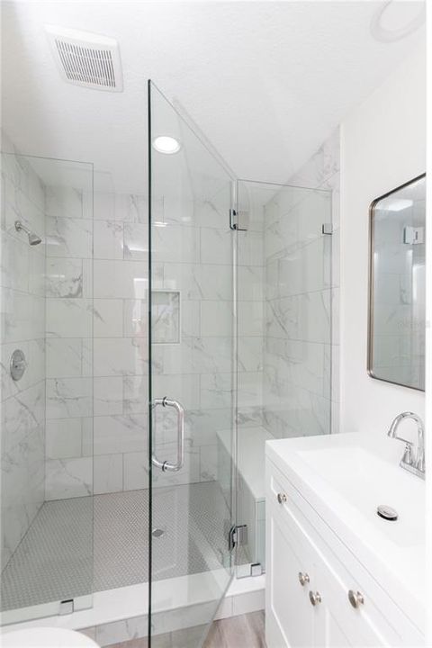 En Venta: $1,200,000 (5 camas, 3 baños, 2431 Pies cuadrados)