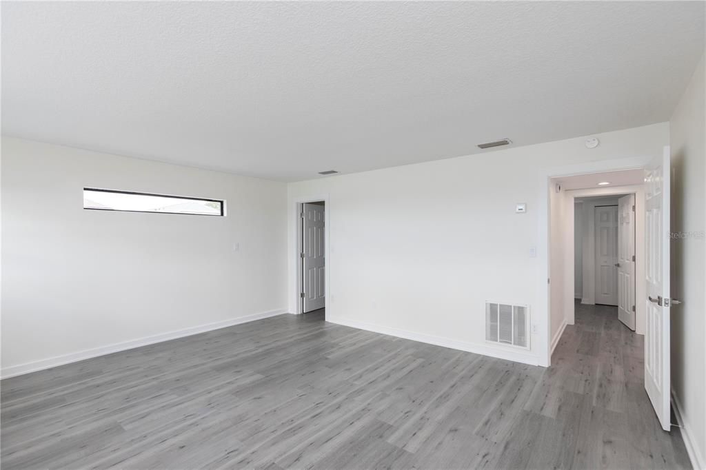 En Venta: $1,200,000 (5 camas, 3 baños, 2431 Pies cuadrados)