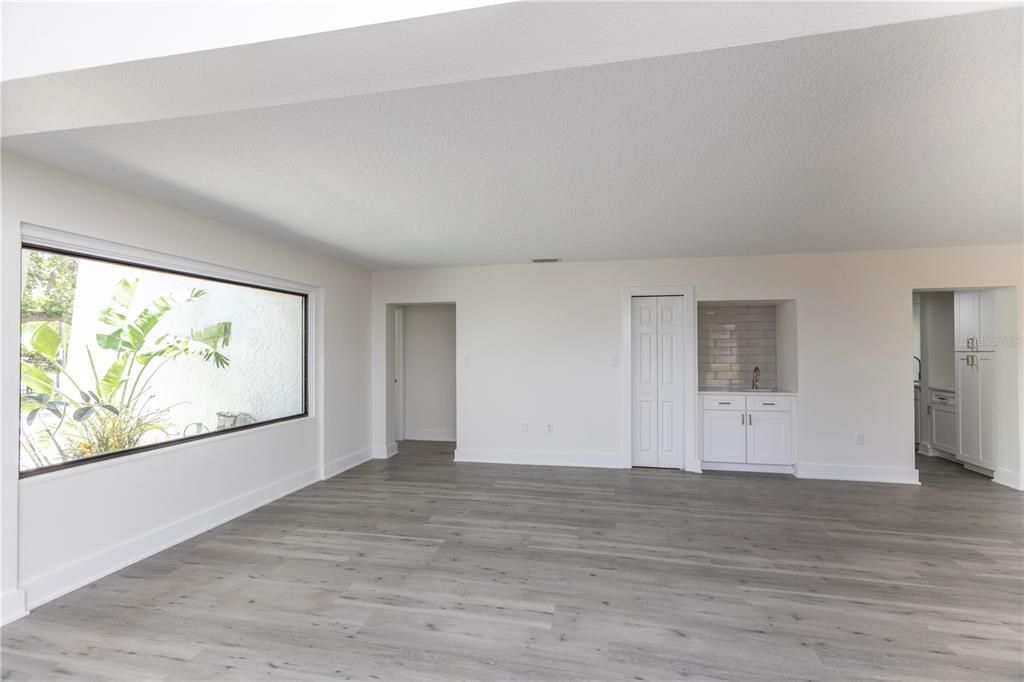 En Venta: $1,200,000 (5 camas, 3 baños, 2431 Pies cuadrados)
