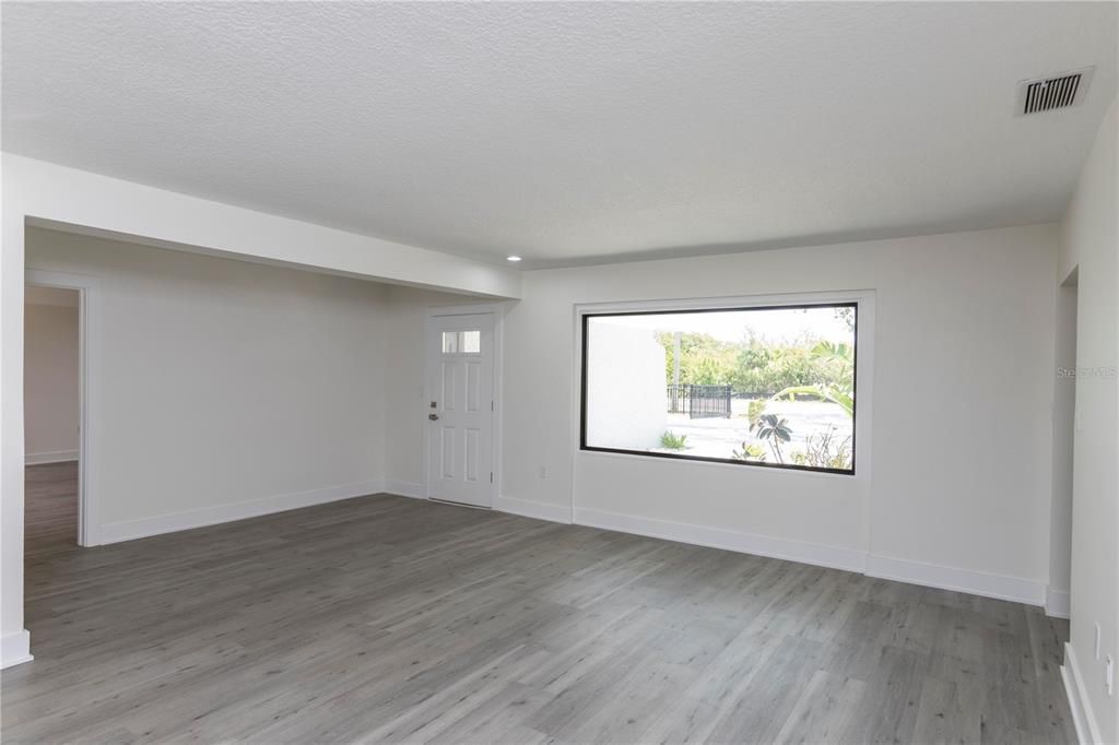 En Venta: $1,200,000 (5 camas, 3 baños, 2431 Pies cuadrados)