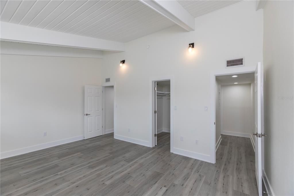 En Venta: $1,200,000 (5 camas, 3 baños, 2431 Pies cuadrados)