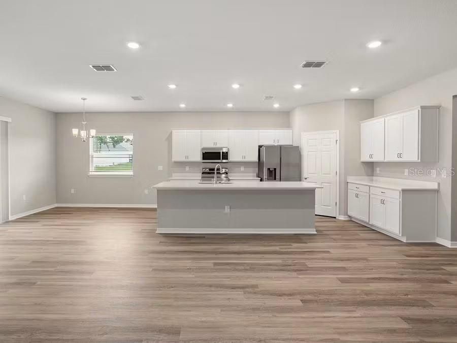 For Sale: $331,900 (2 beds, 2 baths, 1931 Square Feet)