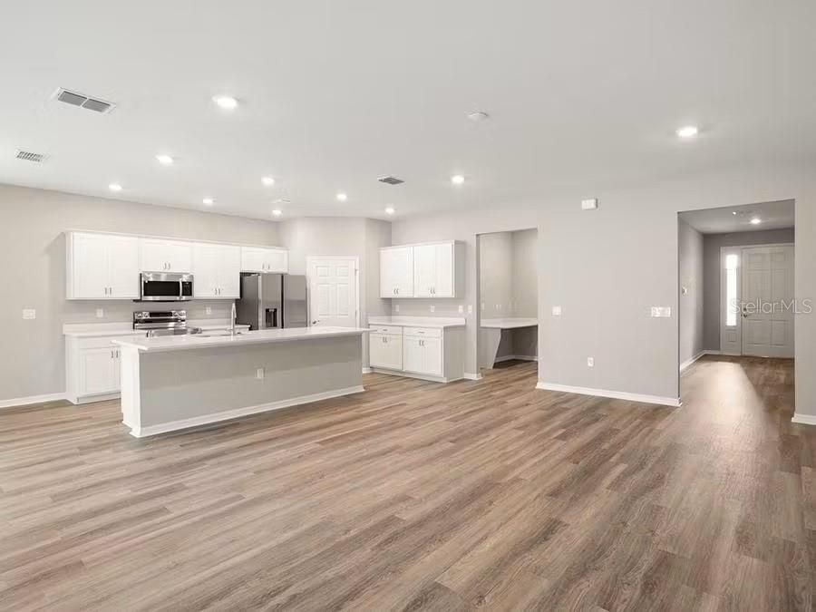 For Sale: $331,900 (2 beds, 2 baths, 1931 Square Feet)
