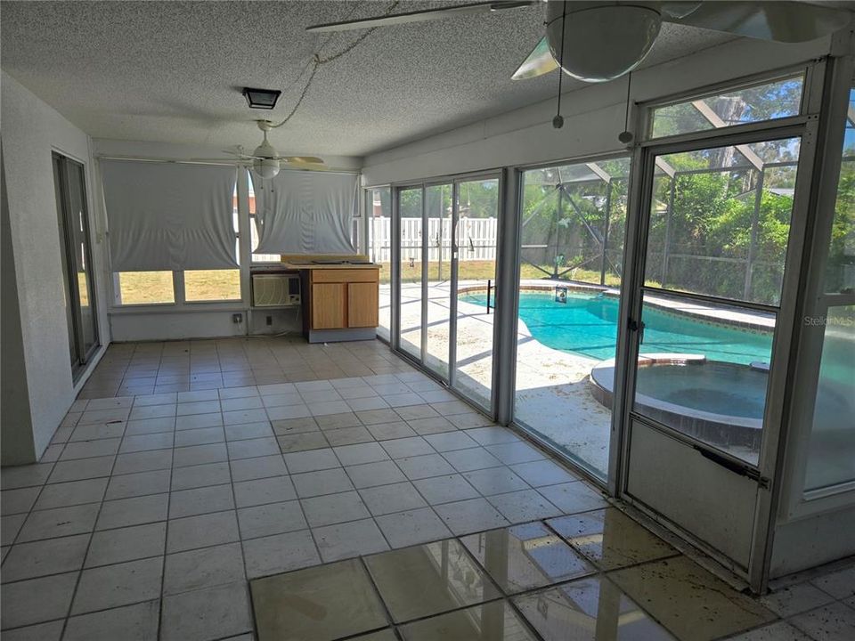 En Venta: $480,000 (4 camas, 3 baños, 1924 Pies cuadrados)