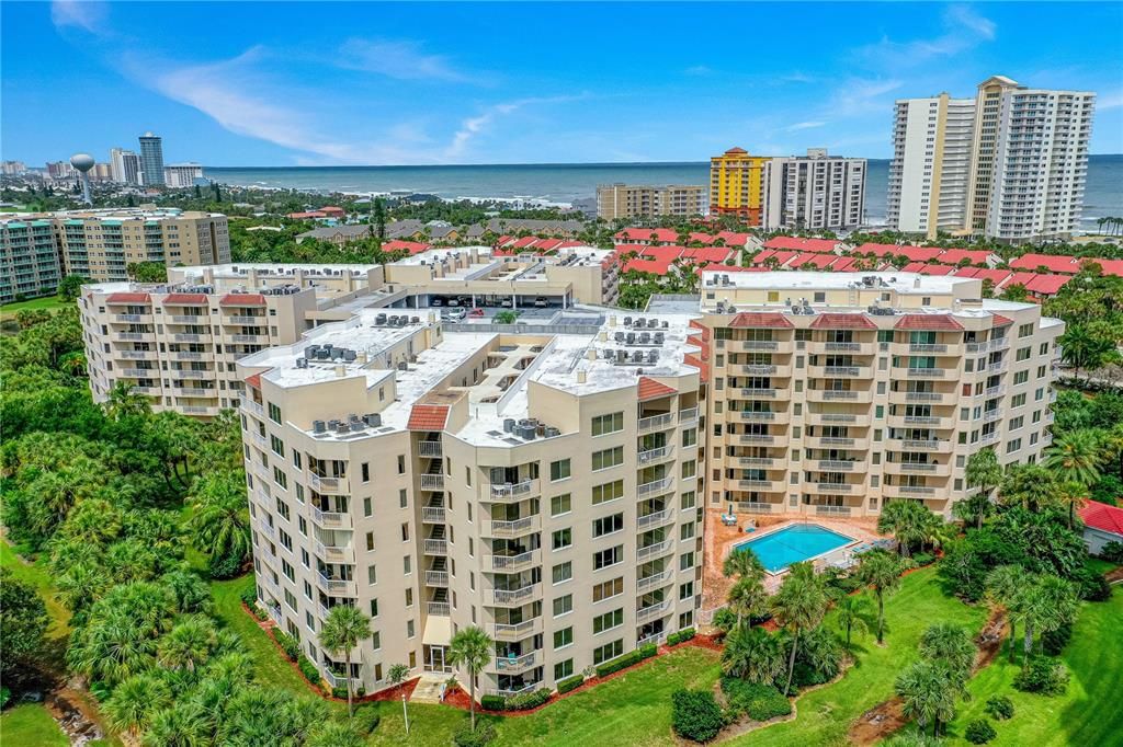For Sale: $350,000 (3 beds, 3 baths, 1715 Square Feet)
