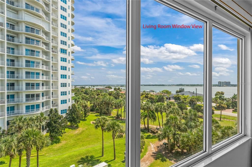 For Sale: $350,000 (3 beds, 3 baths, 1715 Square Feet)