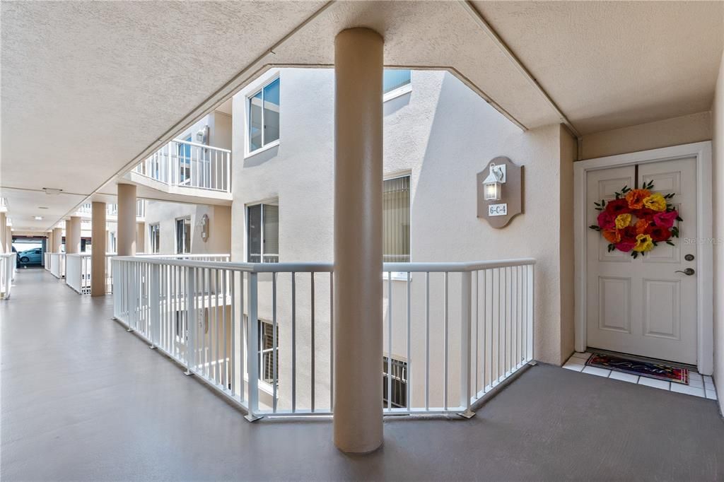 For Sale: $350,000 (3 beds, 3 baths, 1715 Square Feet)