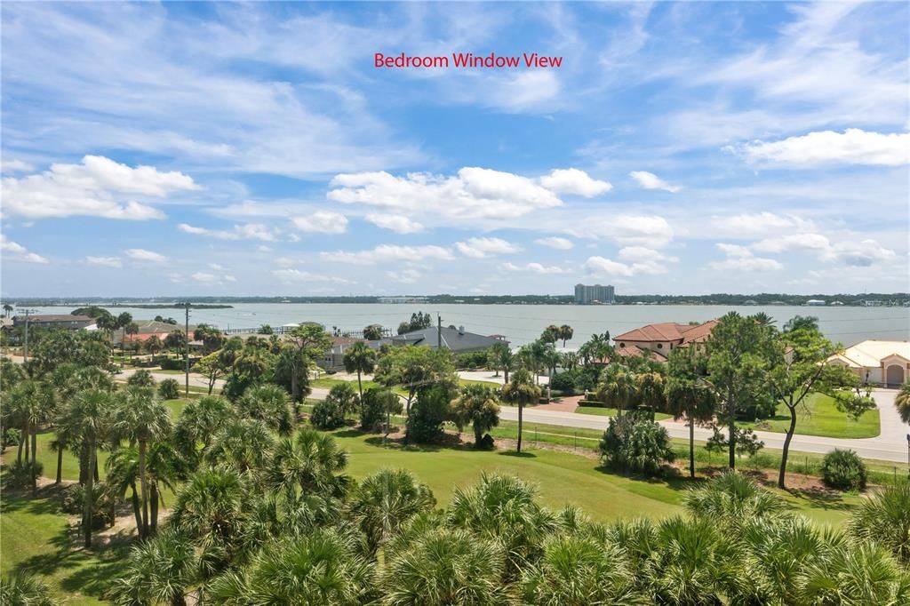 For Sale: $350,000 (3 beds, 3 baths, 1715 Square Feet)