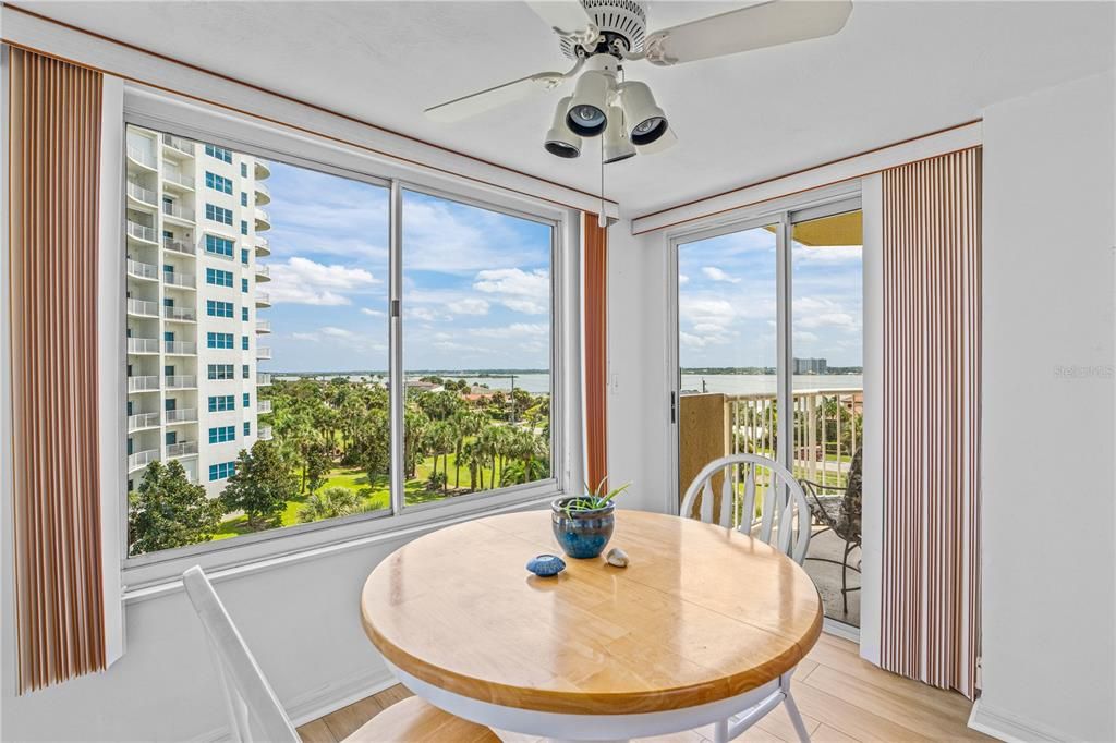 For Sale: $350,000 (3 beds, 3 baths, 1715 Square Feet)