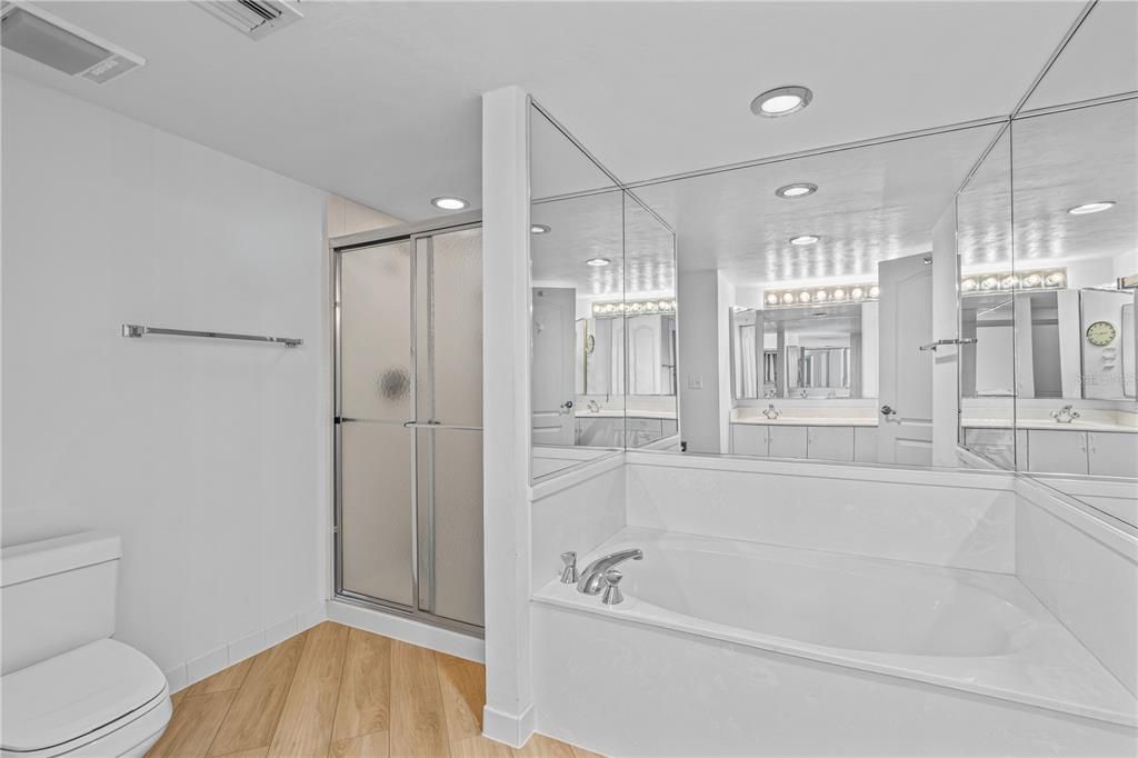 For Sale: $350,000 (3 beds, 3 baths, 1715 Square Feet)