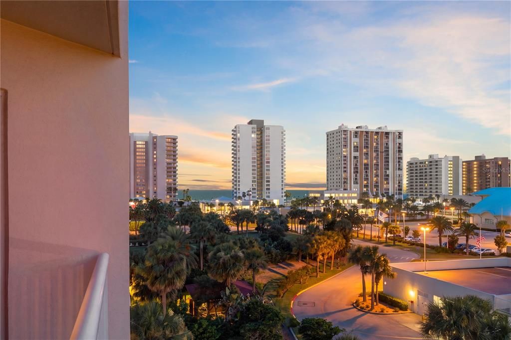 For Sale: $350,000 (3 beds, 3 baths, 1715 Square Feet)