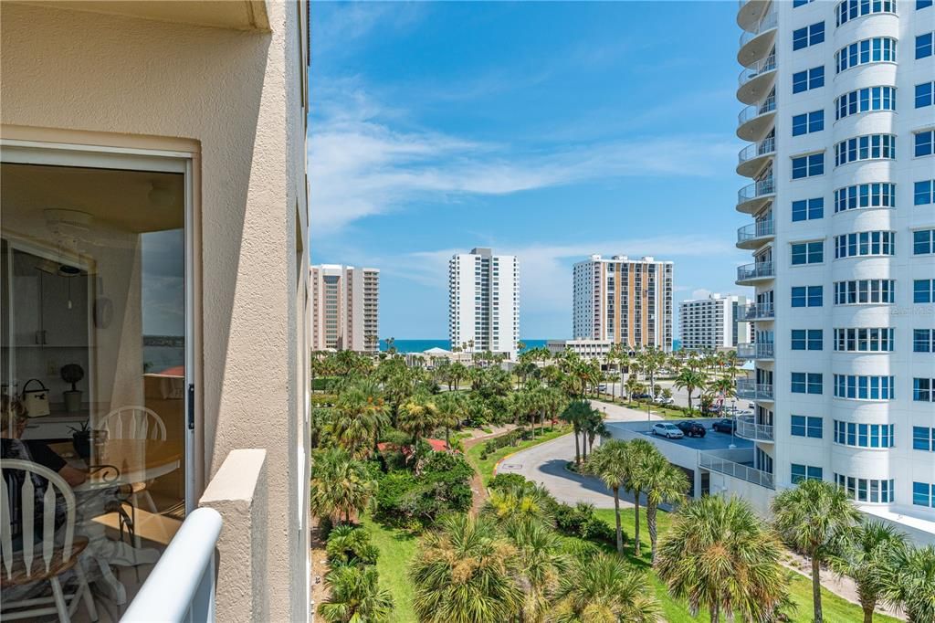 For Sale: $350,000 (3 beds, 3 baths, 1715 Square Feet)