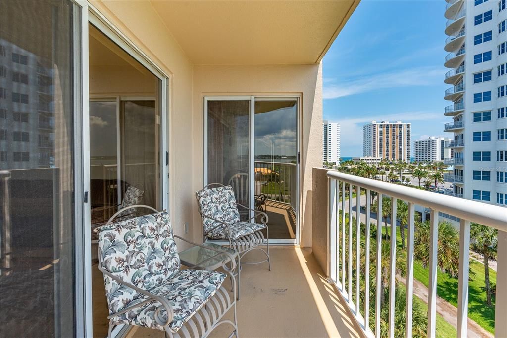 For Sale: $350,000 (3 beds, 3 baths, 1715 Square Feet)