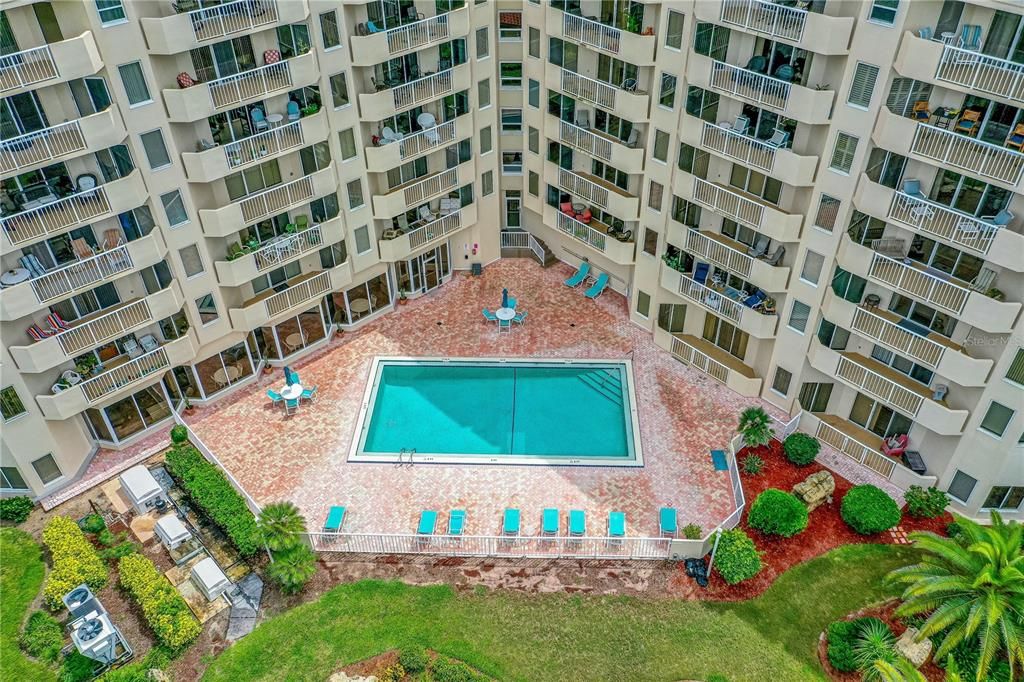 For Sale: $350,000 (3 beds, 3 baths, 1715 Square Feet)