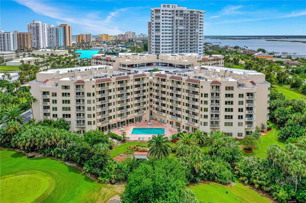 For Sale: $350,000 (3 beds, 3 baths, 1715 Square Feet)