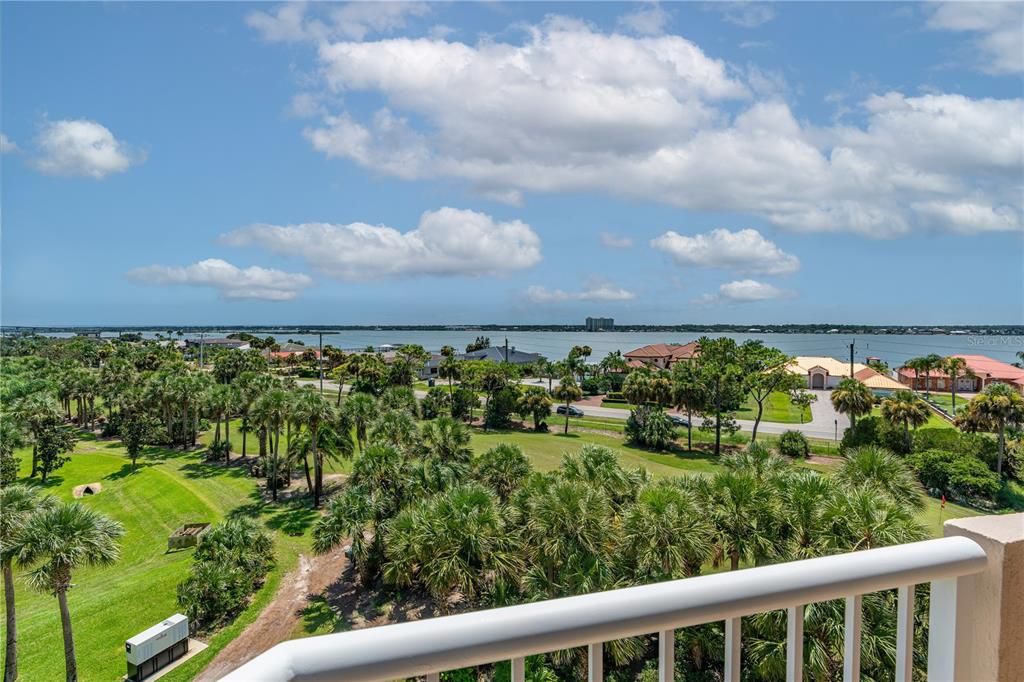 For Sale: $350,000 (3 beds, 3 baths, 1715 Square Feet)
