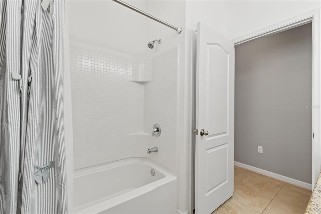 For Sale: $315,000 (3 beds, 2 baths, 1557 Square Feet)