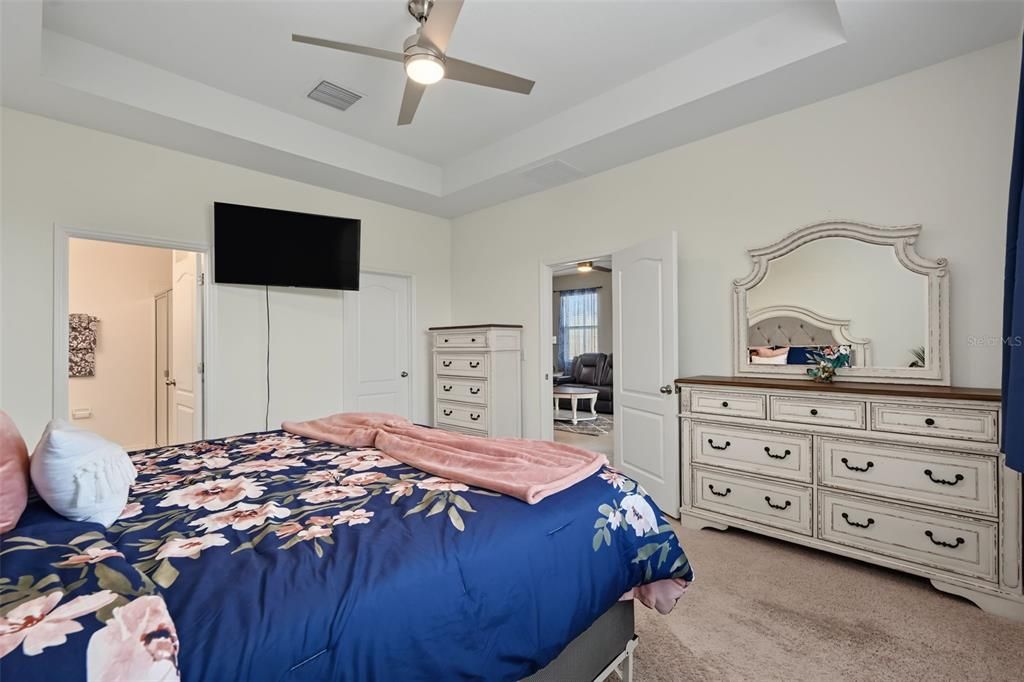 For Sale: $315,000 (3 beds, 2 baths, 1557 Square Feet)