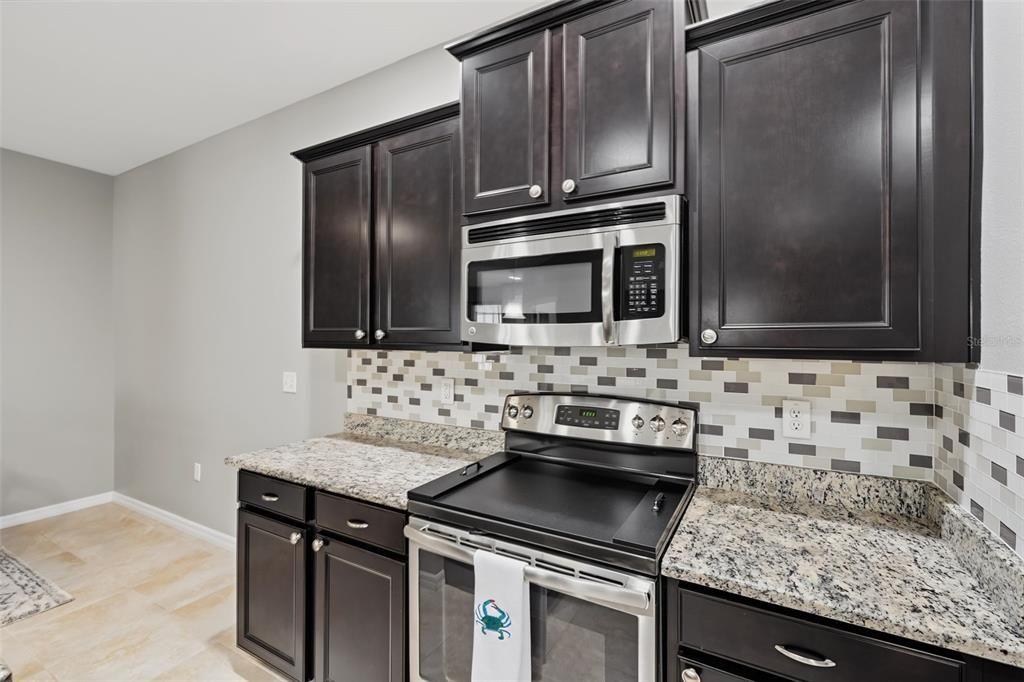 For Sale: $315,000 (3 beds, 2 baths, 1557 Square Feet)