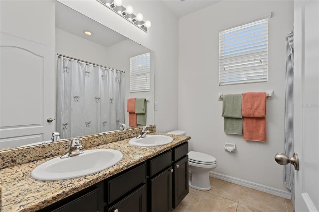 For Sale: $315,000 (3 beds, 2 baths, 1557 Square Feet)