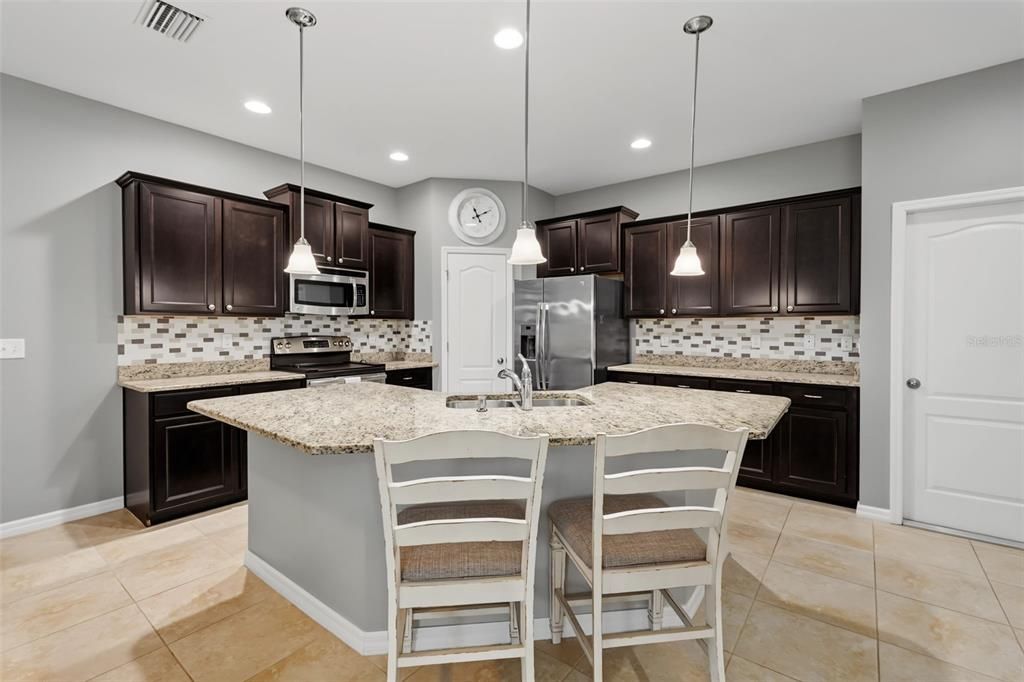 For Sale: $315,000 (3 beds, 2 baths, 1557 Square Feet)