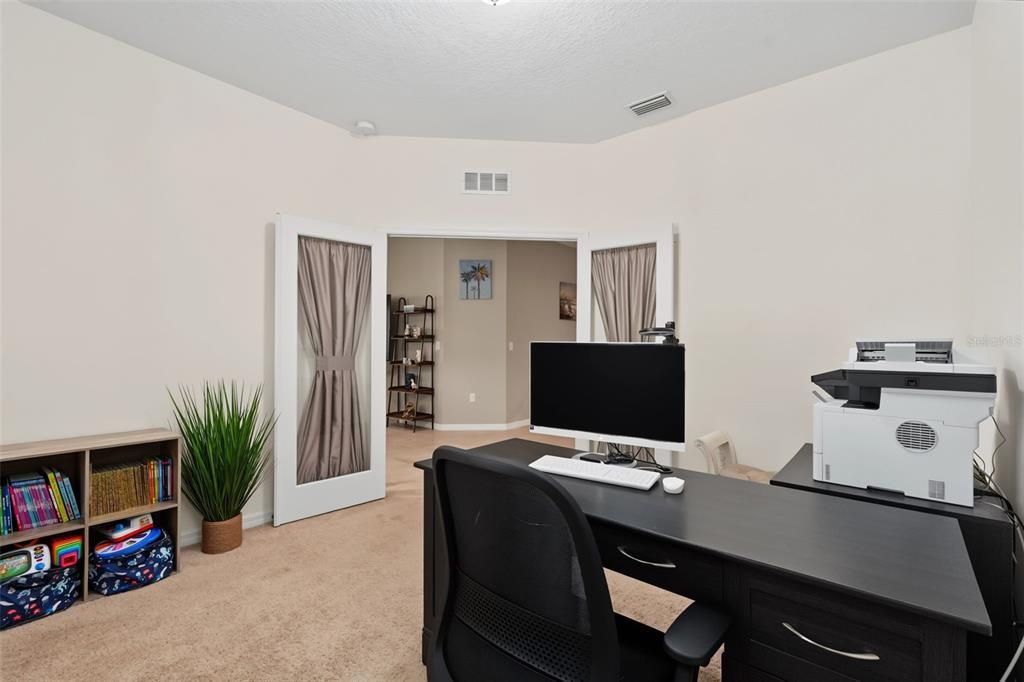 For Sale: $315,000 (3 beds, 2 baths, 1557 Square Feet)