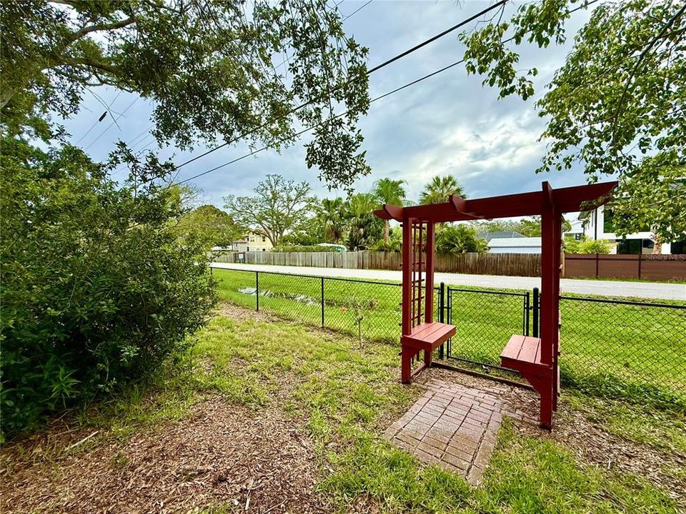 For Sale: $434,900 (3 beds, 1 baths, 1129 Square Feet)