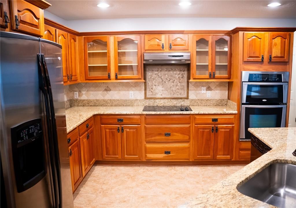 For Rent: $3,100 (3 beds, 2 baths, 2560 Square Feet)