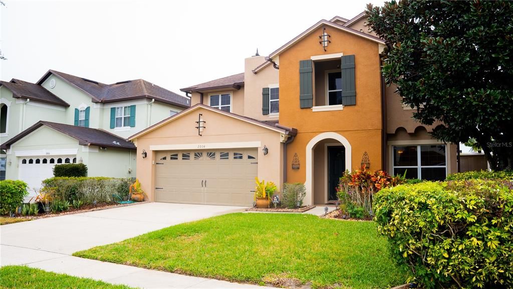 For Rent: $3,100 (3 beds, 2 baths, 2560 Square Feet)