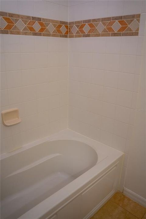 For Rent: $3,100 (3 beds, 2 baths, 2560 Square Feet)