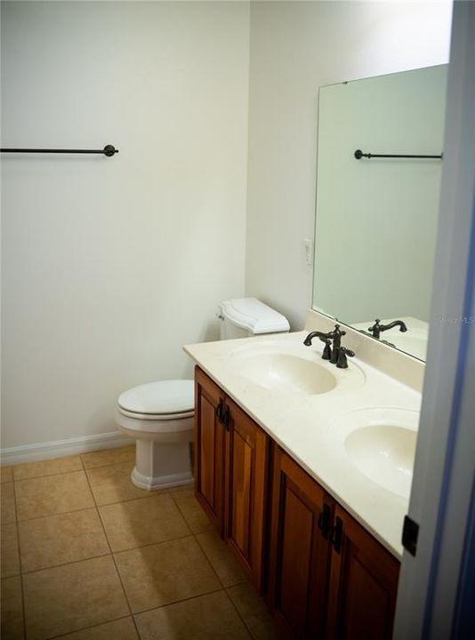 For Rent: $3,100 (3 beds, 2 baths, 2560 Square Feet)