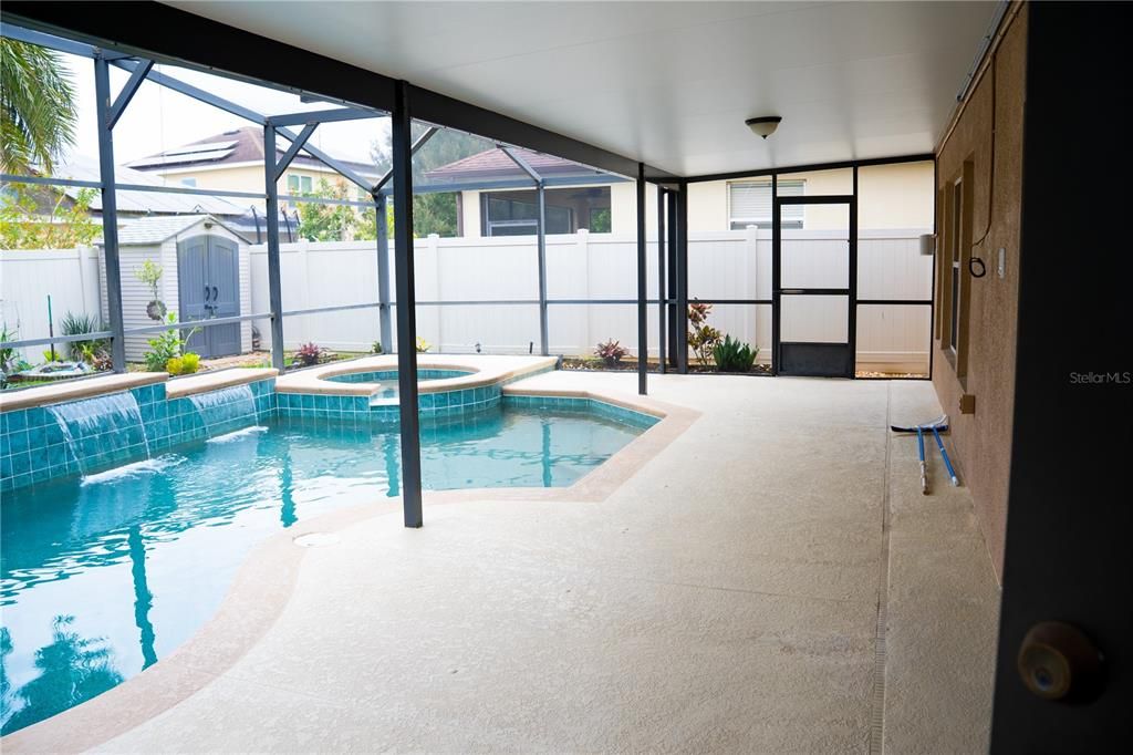 For Rent: $3,100 (3 beds, 2 baths, 2560 Square Feet)