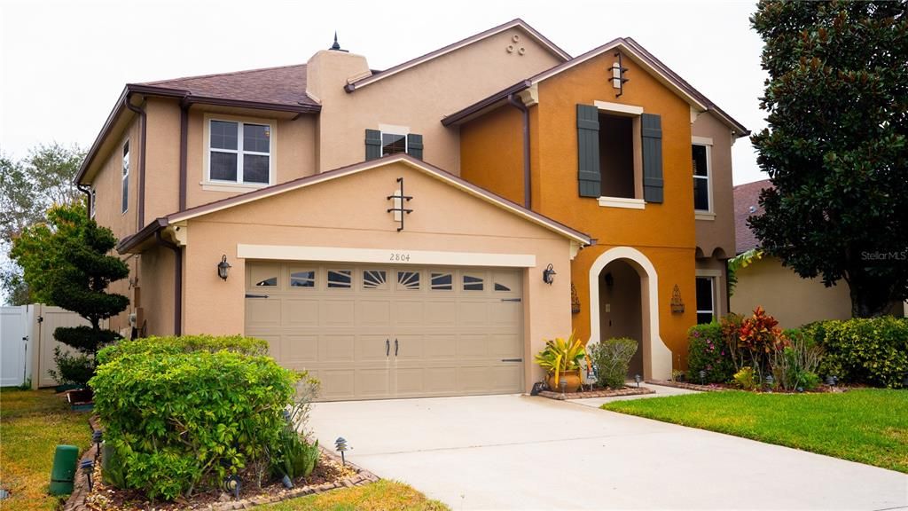 For Rent: $3,100 (3 beds, 2 baths, 2560 Square Feet)
