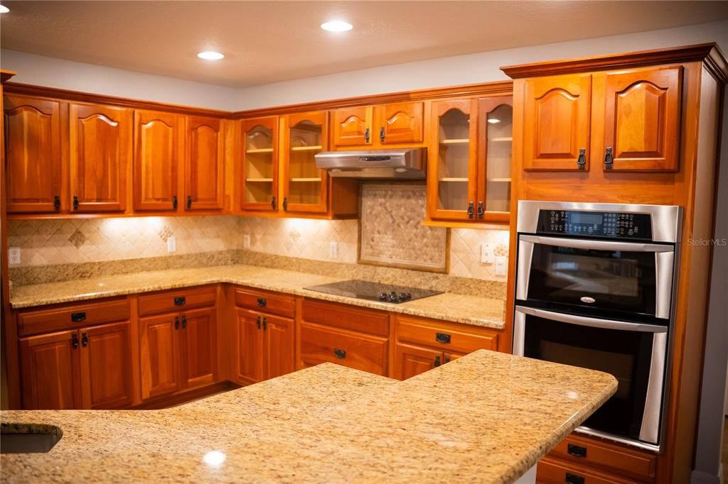 For Rent: $3,100 (3 beds, 2 baths, 2560 Square Feet)
