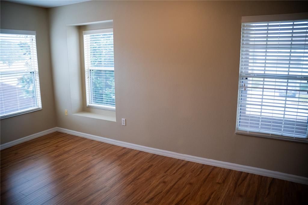For Rent: $3,100 (3 beds, 2 baths, 2560 Square Feet)