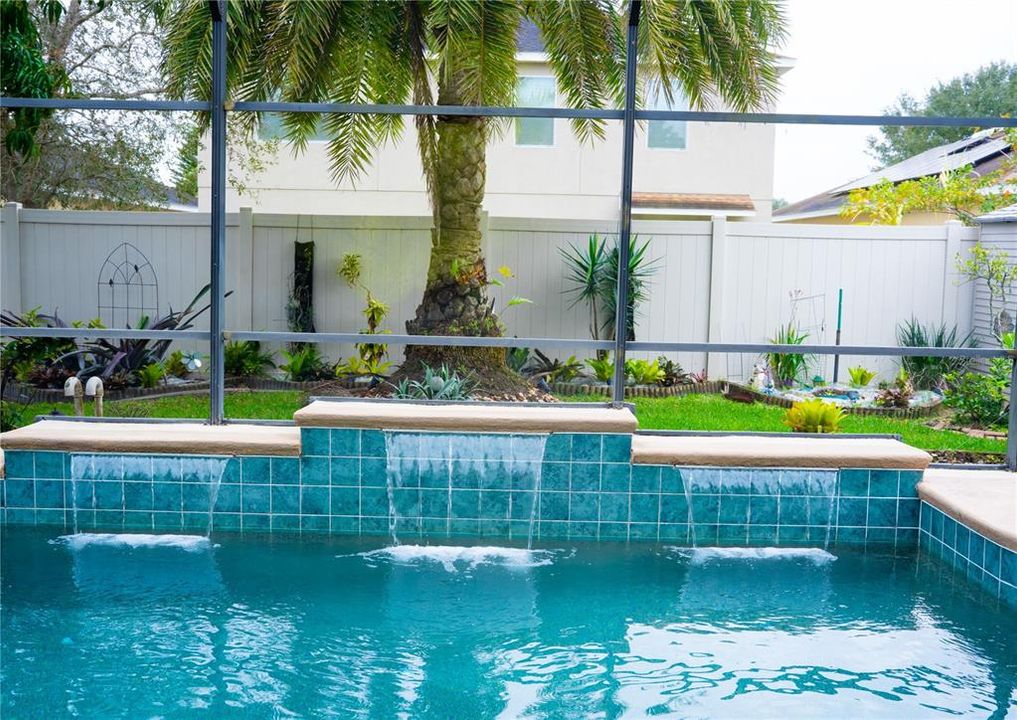 For Rent: $3,100 (3 beds, 2 baths, 2560 Square Feet)