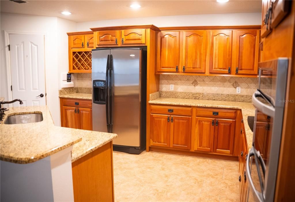 For Rent: $3,100 (3 beds, 2 baths, 2560 Square Feet)